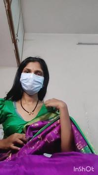 Desi yenge shivani pembe sari içinde azgın. Tam video.