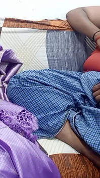 Cô vợ Tamil quyến rũ machan đút sâu vào cổ họng của cô ấy làm tình kiểu chó mạnh bạo