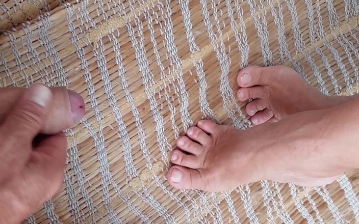 Selena701: Madura rubia esposa con pies posando y adoración