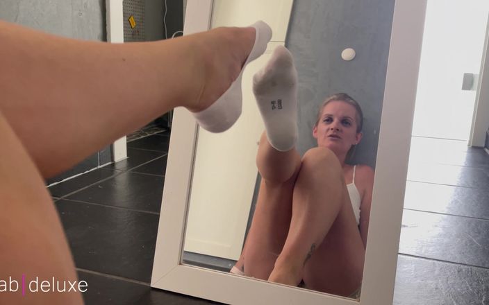 Sabdeluxe: 67. in Front of the Mirror