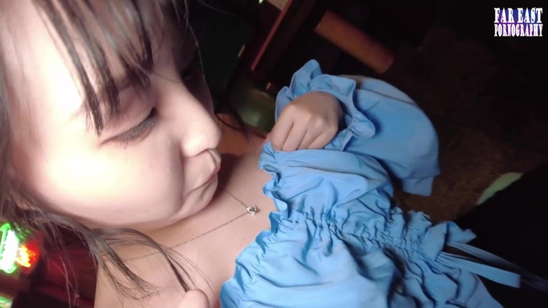 Far East pornography: Secret Squeeze Bliss s plachým J Cup Škádlení schovávající její masivní...