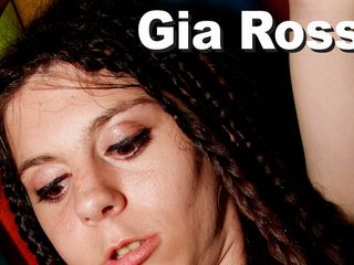 Picticon bondage and fetish: Gia Rossi naken kontorsrosa