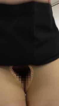 La donna sposata diventa lasciva e inzuppata di profumo maschile! Diventa perversa la figa appiccicosa troia succhia i cazzi dei dipendenti!