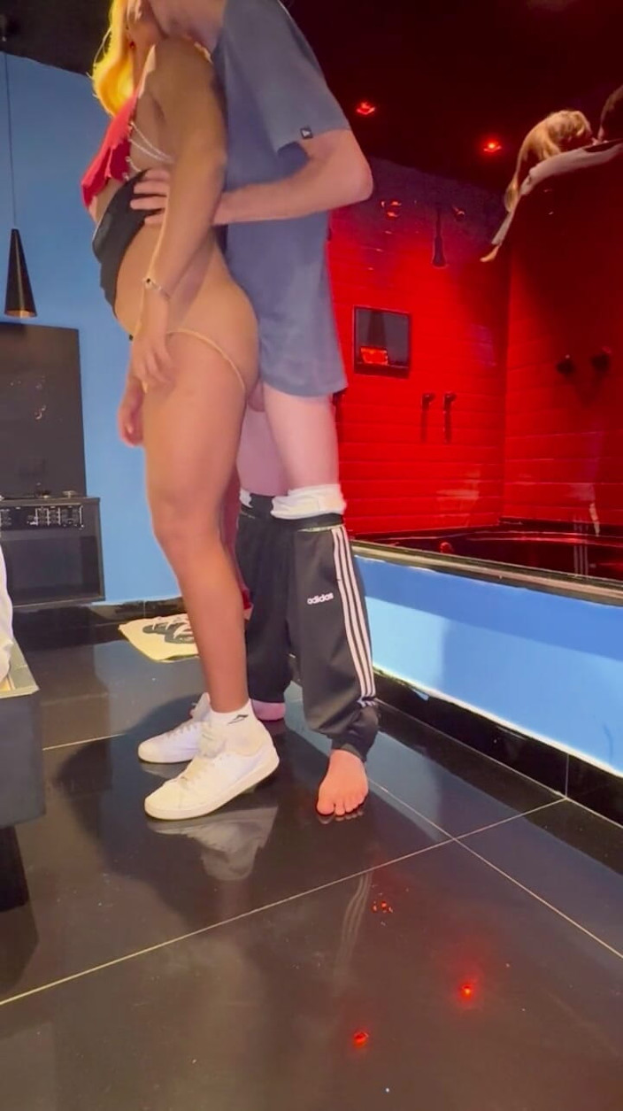 Andreialatina: Noc na motelové párty s atraktivní trans ženou