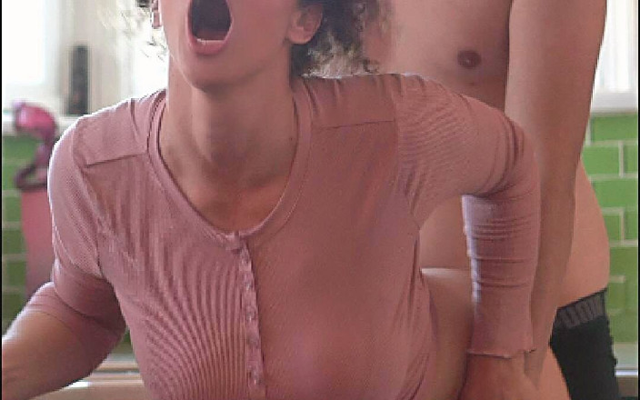 VibeWithMommy: Kitchen Sex with Stepmom Before Building Legos