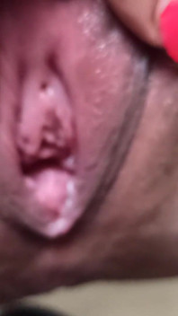 Masturbación de coño y anal en el dormitorio
