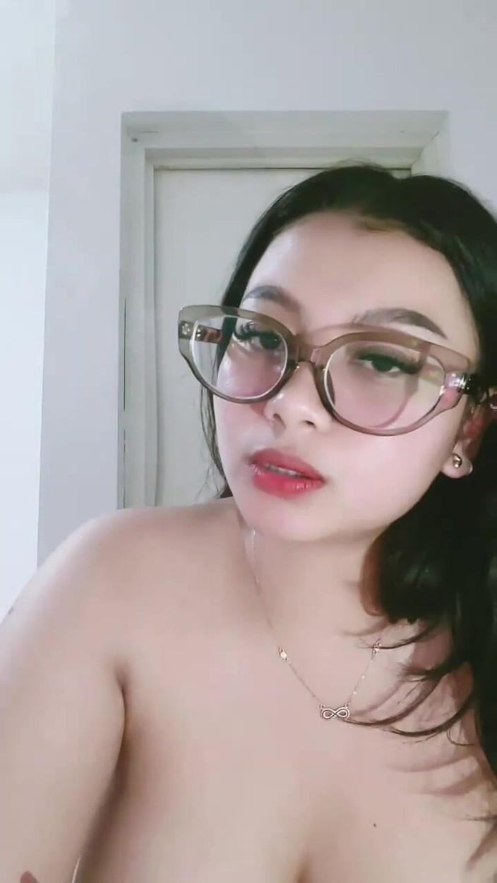 Jonathan Camberg: Janda Sebelah consolador principal di Kamar Dengan Baju Seksi