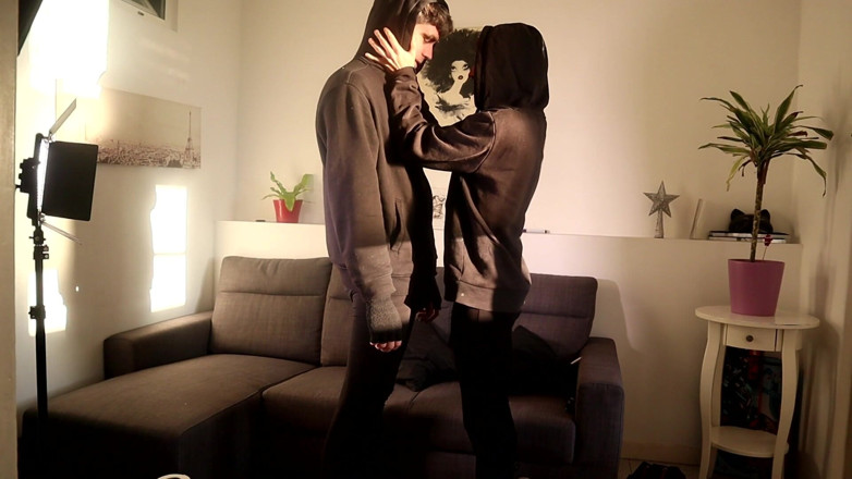 Magia Rosa: Playing Around, Having Fun at Home on a Cold Day