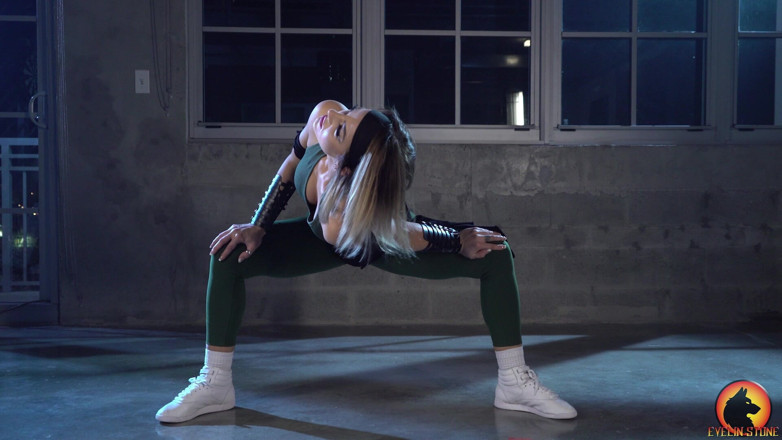 Evelin Stone: Sonya Blade Stretch