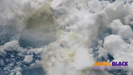 Angel Swallows: Herrin befiehlt angel, im schnee zu pissen