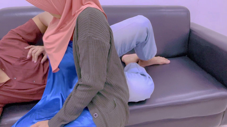 Nadalyne: 隣人の家がパーティーに招待される