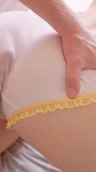 Styvbror Gnuggar Bara Min Fitta Men Tränger Inte in Snälla! Sperma På Trosor