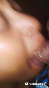 Garganta succubus chupando para uma terceira porca