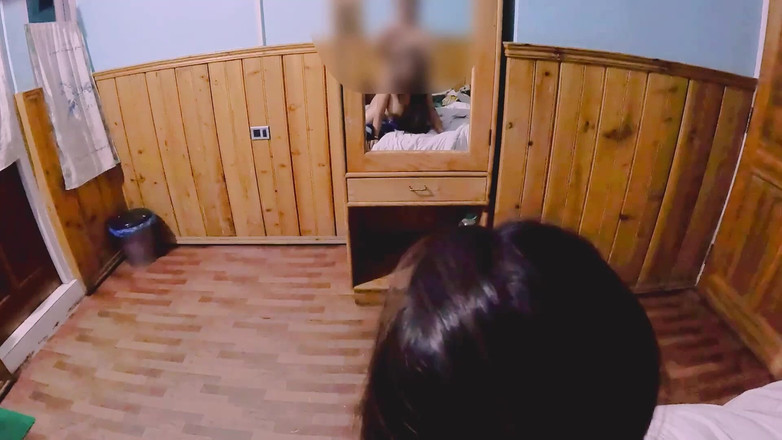 Hornyhusbandwife: 情熱的なカップルがホテルの部屋で愛し合う