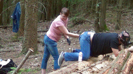 Marcus Pollack: Fisting anale nel sottobosco - dominazione femminile fuori adora fisting