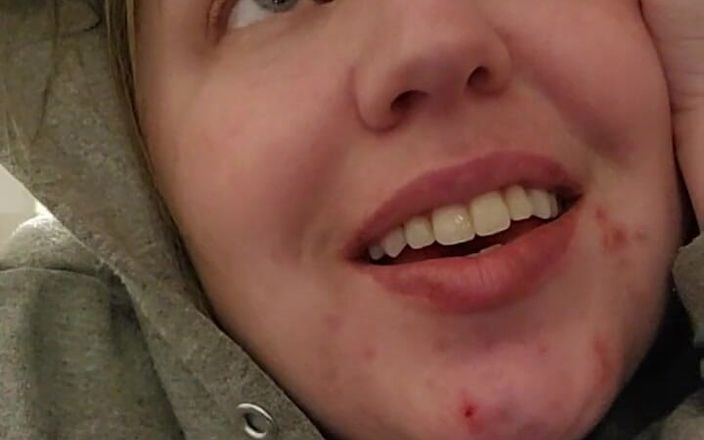 KinkyKatie: Eu odeio cancelar, mas princesa se sente completamente horrível hoje à...