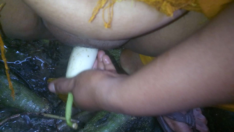 Sadia vabi: Vesnická mladší dívka Sissu