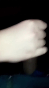 YoungEnglishBBW outdoor-handjob beim dreier