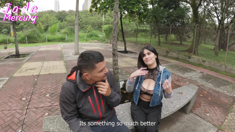 Jade Mercury: Mencari Lelaki Di Stesen Bas Untuk Berkongkek