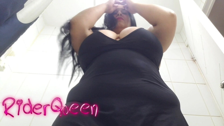 Riderqueen BBW Step Mom Latina Ebony: MILFka šuká v koupelně sama doma Rq sama 547