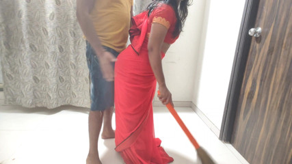 Mumbai Ashu: Desi Bhabhi pracowała w domu, kiedy jej Tarki Sahib przyszedł...