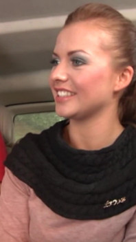 Nimfe blonde lungește o pulă - Uma Zex și Bella Anne