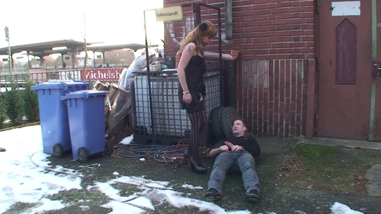 Emma Gold: Outdoor fuck on the train station