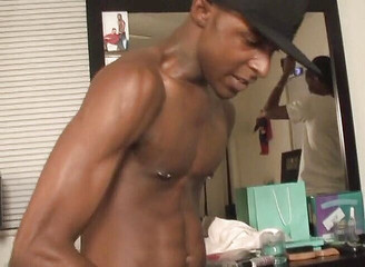 Bareback TV: Oyuncaklarla getto üçlü seks