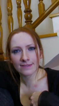 Der sexy babysitter erfreut den willigen schwanz