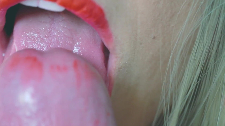 Art By SoftApproach: Rode lippenstift pijpbeurt