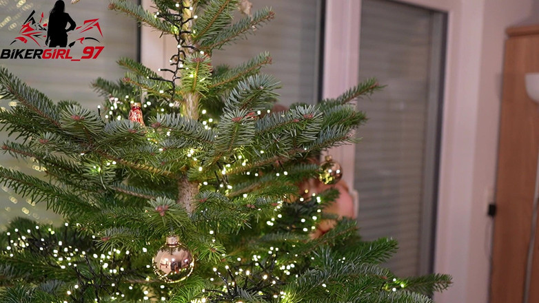 Bikergirl_97: Еротичне різдвяне оздоблення ялинки