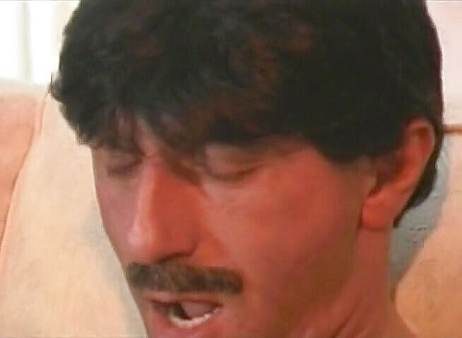 Chicks with Dix: La trans con le calze e gli stalloni arrapati si...