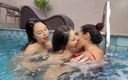 MF Video Brazil: Gagici lesbiene cu sărutări triple