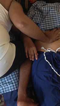 सौतेले पिता के साथ स्कूली लड़की