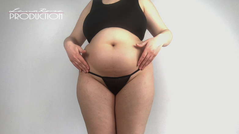 Lena Rose: Lena는 끈을 따먹으려고 노력합니다.