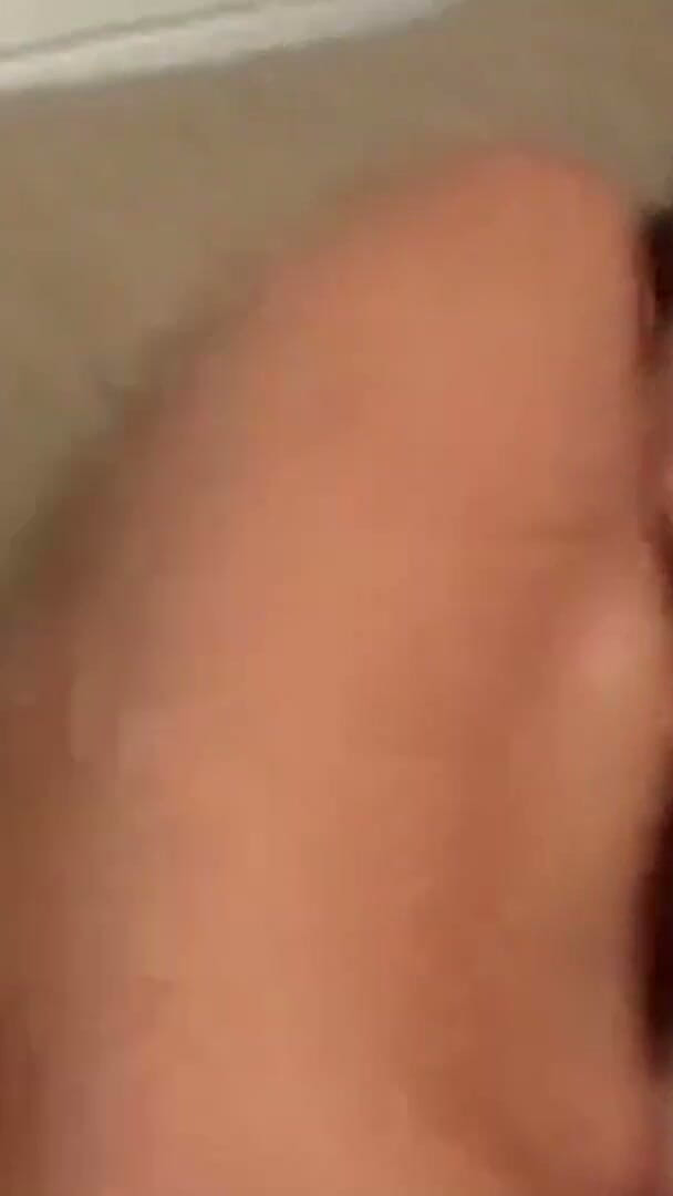 Huge Boobs MILF: 쪼이는 스타킹을 신은 선교사의 곡에 맞춰 춤추는 처진 젖탱이 Nadia Sinn