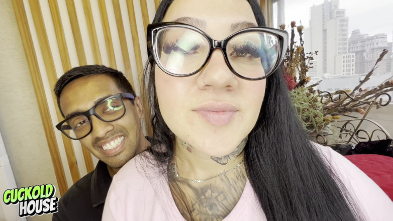 CuckoldHouse: Nevěrná dívka má sex se dvěma skutečnými muži, před svým...