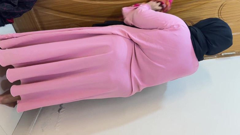 Aria Mia: Arab Big Ass Hot Stepmom Stuck Under Bed Now She...