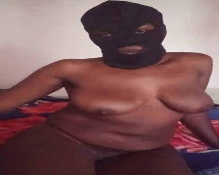 Yansh Fans: 작은 춤과 자위