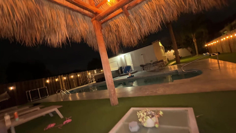 J-Mac: Jmac在泳池边操拉丁宝贝gigi lysette