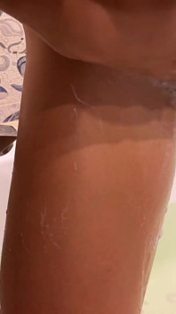 Sensual Sesión De Afeitado De Coño En La Bañera Con Kinky Mary