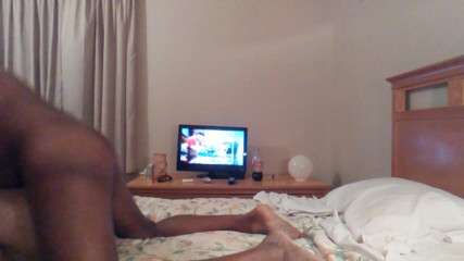 Happy life: Casais fodem intensamente na frente da tv