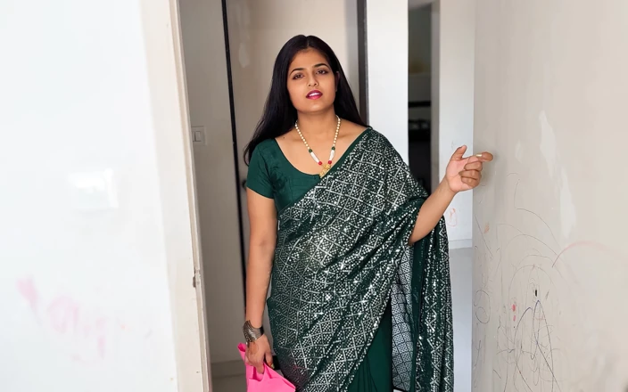 komal apne trailer ke paas dress silvane gai thi aur wahi chud gai