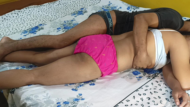 Sexuda: 德西印度新婚不满的家庭主妇浪漫和与丈夫发生性关系