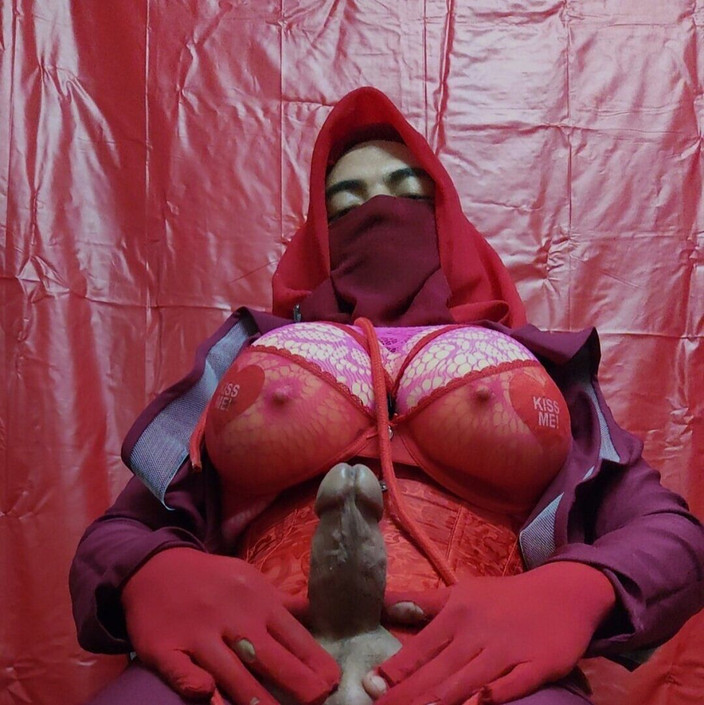 HijabRubberSexDoll: Elisya Hijab pop extreme bdsm masturbeert hard deel 7