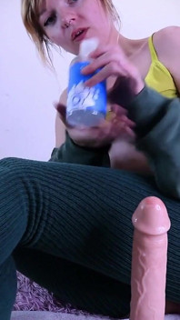 나를 위해 딸치는 동안 내 자신을 바보 따먹기