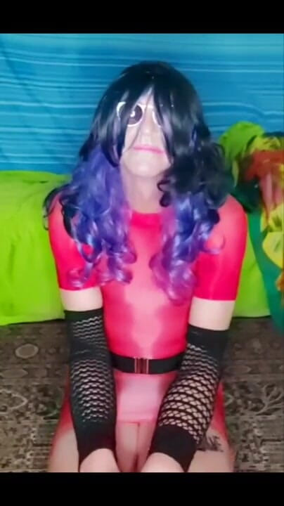Lizzaali: C'était mon premier clip démasquée dans ma robe transparente rouge...