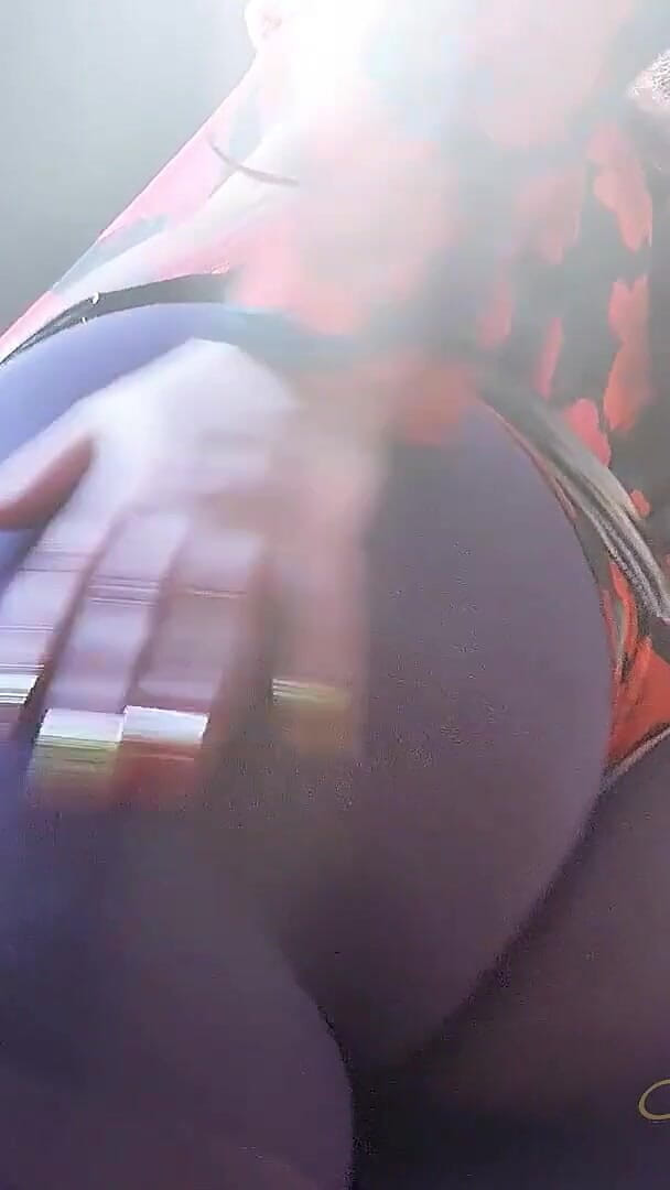 Purple Nylon Ass Worship (Mxtress Valleycat) Purple Nylon Ass Worship (Mxtress Valleycat)