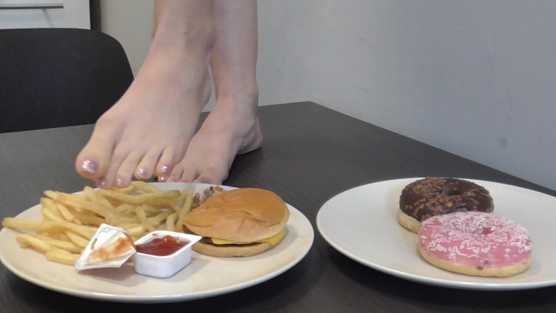 Femdom Austria: Fast Food &amp; Donat krmení nohou!
