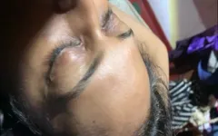 Je profite de l’occasion de s’asseoir sur son visage